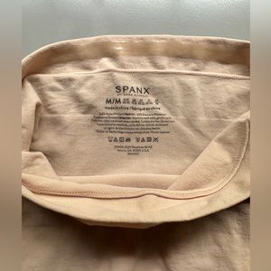⭐️ NWOT SPANX On-Core High Waisted Mid-Thigh Short ⭐️